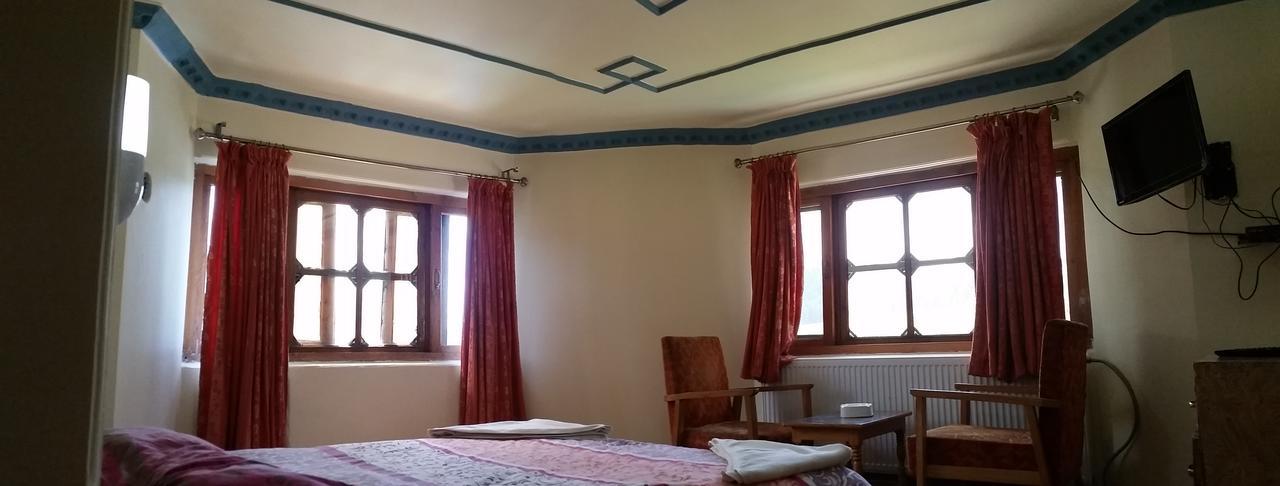 Hotel Gulmarg Inn Экстерьер фото